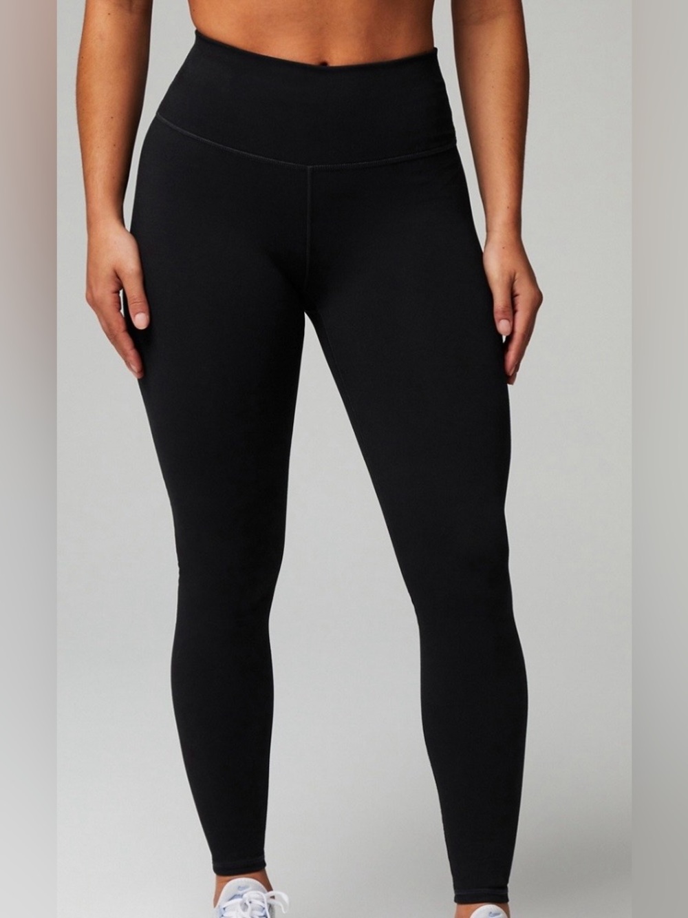 ➡️ Fabletics PowerHold Black High-Waist Leggings
